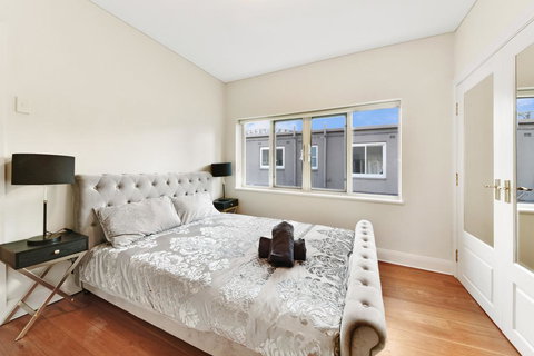 Panoramic Opera House & Harbour View - Accommodation in Surfers Paradise 1