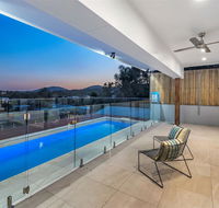 Panoramic Views Villa Birdwood Terrace 4 Bedroms - Toowong - Accommodation in Surfers Paradise