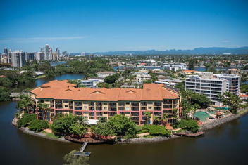 Paradise Island Resort with Accommodation in Surfers Paradise