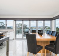 Paradise Point - Tamar Valley 14 Persons Residence with pool - Accommodation in Surfers Paradise