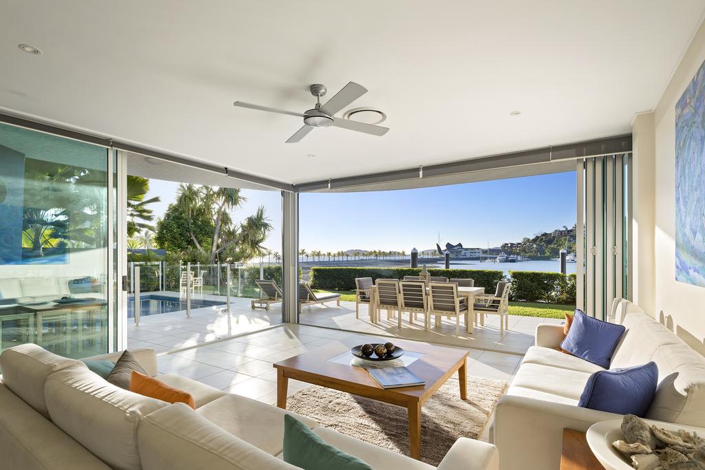 Whitsundays QLD Accommodation in Surfers Paradise