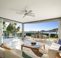 Pavillion 17 - Waterfront Spacious 4 Bedroom With Own Inground Pool And Golf Buggy - Accommodation in Surfers Paradise