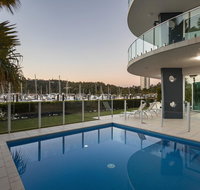 Pavillions 12 - Waterfront Spacious 4 Bedroom With Own Inground Pool And Golf Buggy - Accommodation in Surfers Paradise