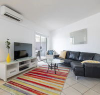 Peaceful 1 Bedroom Apartment with Parking - Accommodation in Surfers Paradise