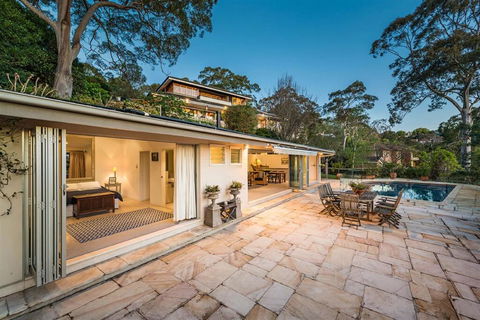 Peaceful And Mature Gardens With Panoramic Views - Accommodation in Surfers Paradise 1