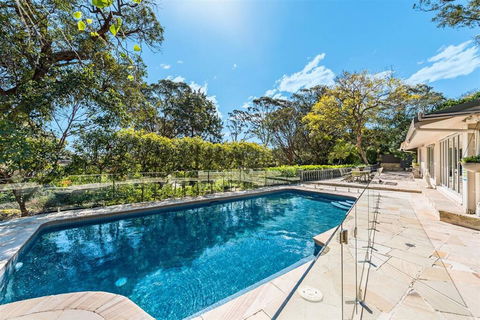 Peaceful And Mature Gardens With Panoramic Views - Accommodation in Surfers Paradise 2