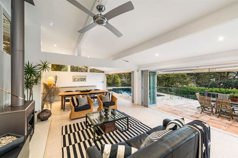 Peaceful And Mature Gardens With Panoramic Views - Accommodation in Surfers Paradise 3