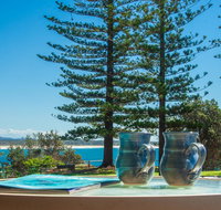 PERFECTLY POSITIONED BEACHFRONT APARTMENT-GREAT LOCATION WITH OCEAN VIEWS - Accommodation in Surfers Paradise