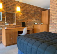 Peter Allen Motor Inn - Accommodation in Surfers Paradise