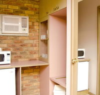 Pines Country Club Motor Inn - Accommodation in Surfers Paradise