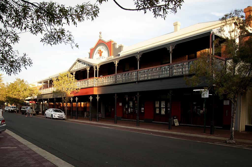 Glen Iris WA Accommodation in Surfers Paradise