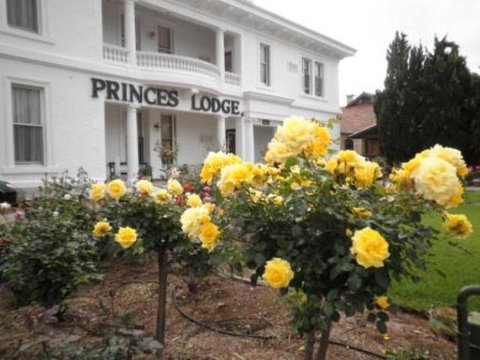 Princes Lodge Motel - Accommodation in Surfers Paradise 1