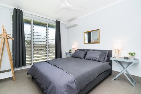 Private Pool, Big Backyard, Aircon - Paradise! - Accommodation in Surfers Paradise 2