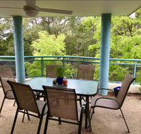 Quiet North Parra Apartment Rooms across from Park - Accommodation in Surfers Paradise