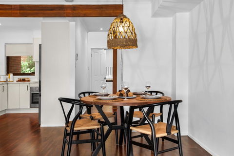 Quiet Waterfront Retreat In Family Neighbourhood - Accommodation in Surfers Paradise 3