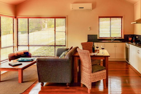 Rainbow Trail Chalets - Accommodation in Surfers Paradise 1