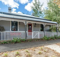 Red Door Cottage of Orange - Heritage Home - Accommodation in Surfers Paradise