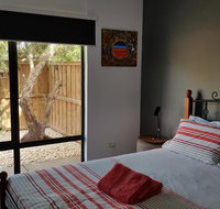 Red Ochre - Large 1BR with Private Courtyard - Accommodation in Surfers Paradise