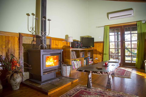Red Tractor Retreat - Accommodation in Surfers Paradise 3