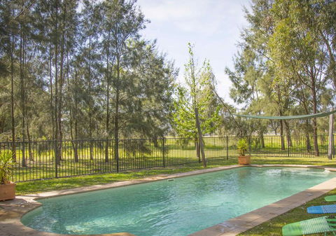 Red Tractor Retreat - Accommodation in Surfers Paradise 2