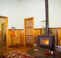 Red Tractor Retreat - Accommodation in Surfers Paradise