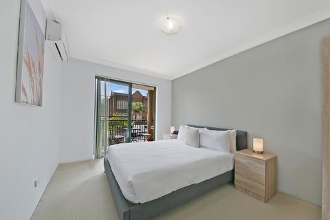 REDFERN 3 BEDROOM APARTMENT FREE PARKING WALK TO CENTRAL STATION NRE187 - Accommodation in Surfers Paradise 3