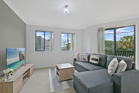 REDFERN 3 BEDROOM APARTMENT FREE PARKING WALK TO CENTRAL STATION NRE187 - Accommodation in Surfers Paradise 0