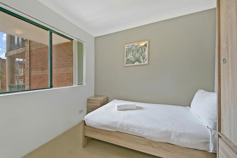 REDFERN 3 BEDROOM APARTMENT FREE PARKING WALK TO CENTRAL STATION NRE187 - Accommodation in Surfers Paradise 2