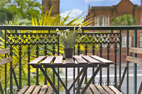 REDFERN 3 BEDROOM APARTMENT FREE PARKING WALK TO CENTRAL STATION NRE187 - Accommodation in Surfers Paradise 1