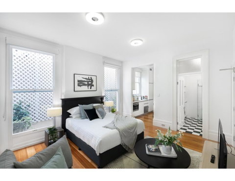 Renovated Studio In Bohemian Area Close To City - Accommodation in Surfers Paradise 0