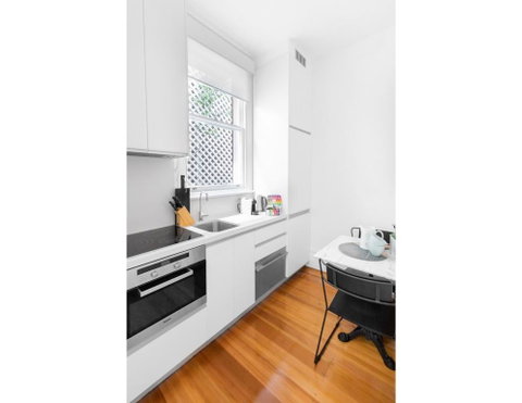 Renovated Studio In Bohemian Area Close To City - Accommodation in Surfers Paradise 3