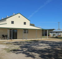RETRO FUNNY FARM - Accommodation in Surfers Paradise