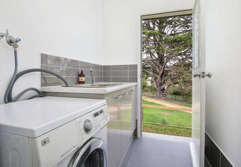 Rockwall - Pet-Friendly - Fire Pit - Accommodation in Surfers Paradise 1