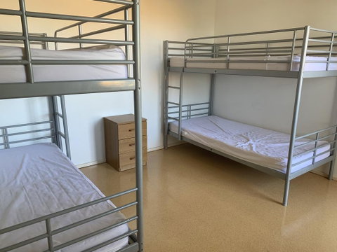 Roey Backpackers And Party Bar - Accommodation in Surfers Paradise 1