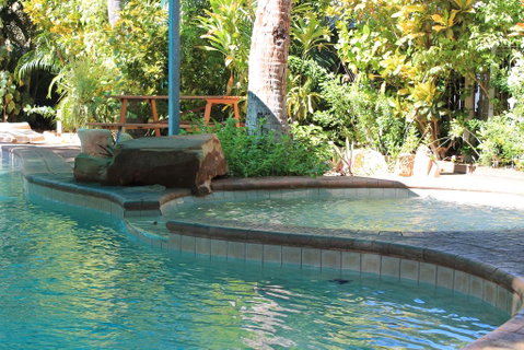 Roey Backpackers And Party Bar - Accommodation in Surfers Paradise 0