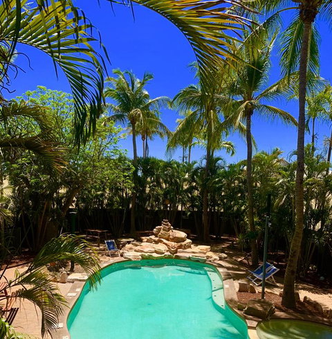 Roey Backpackers And Party Bar - Accommodation in Surfers Paradise 3