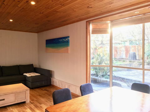 Romantic Getaway With Spa And Wifi - Pet Friendly - Accommodation in Surfers Paradise 2