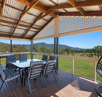 Rosamund House in Broke 4br House in walking distance to Cellar Doors - Accommodation in Surfers Paradise