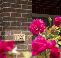 Rose Cottage - Charming Double Brick - Near Cook Park  CBD - Accommodation in Surfers Paradise