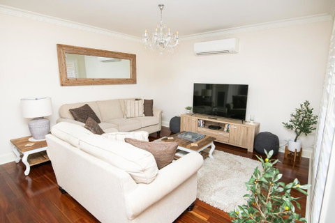 Roselawn Entertainer Large & Luxurious, Sleeps 12 - Accommodation in Surfers Paradise 0