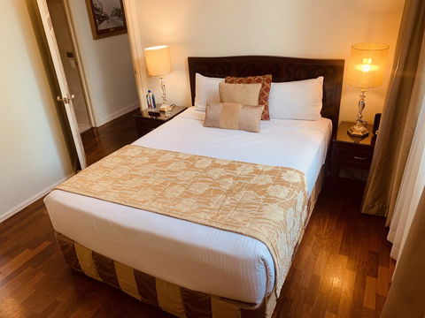 Royal Albert Hotel - Accommodation in Surfers Paradise 2