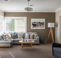 Sampson St Large Stylish CBD Home Sleeps 11 - Accommodation in Surfers Paradise