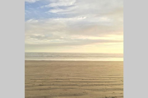 Sensational Ocean Views Only 200m Goolwa Beach - Accommodation in Surfers Paradise 3