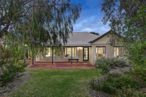 Shady Sheas - Accommodation in Surfers Paradise 0