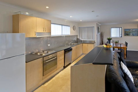 Silvertrees 2 - Accommodation in Surfers Paradise 2