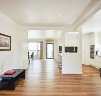 Skymirror Villa - Accommodation in Surfers Paradise