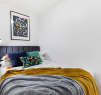 Sleek modern apartment close to everything - Accommodation in Surfers Paradise