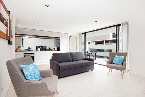 Sleek Modern Apartment In The Heart Of Manly - Accommodation in Surfers Paradise 0