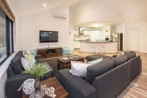 Snoozeaway - Accommodation in Surfers Paradise 3