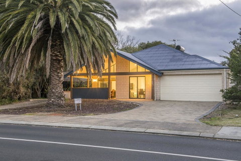 Snoozeaway - Accommodation in Surfers Paradise 0